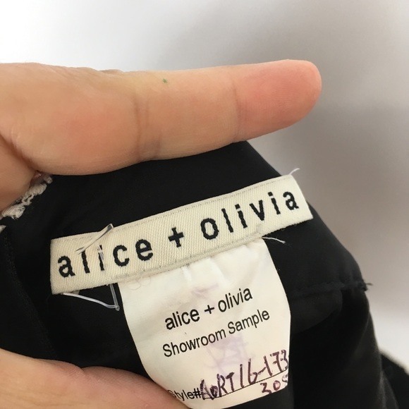 ALICE + OLIVIA | crochet Bermuda shorts 0950 - Picture 7 of 8